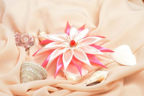 Pince cheveux fait main Barrette cheveux fleur rose-blanc mode Cadeau pour fille - MADEheart.com