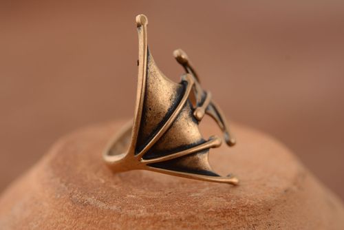 Bronze Ring handmade Flügel der Fledermaus - MADEheart.com