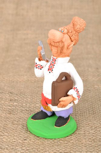 Statuina in ceramica fatta a mano soprammobile divertente souvenir originale - MADEheart.com