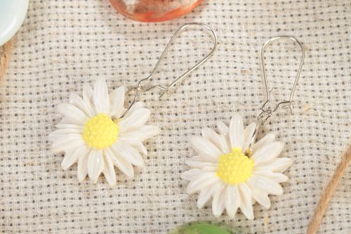 Handmade designer polymer clay dangling earrings with white chamomile flowers - MADEheart.com