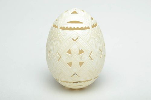 Easter egg made using vinegar etching and perforation - MADEheart.com