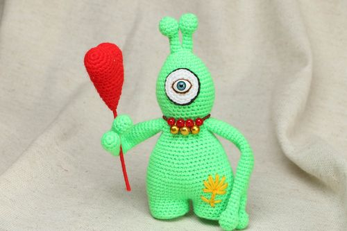 Soft crochet toy Alien - MADEheart.com