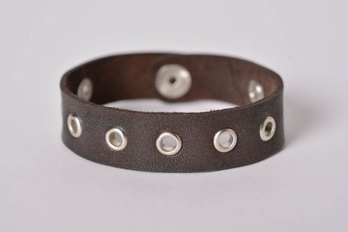 Bracelet pour femme en cuir Bijoux fait main marron Accessoire tendance - MADEheart.com