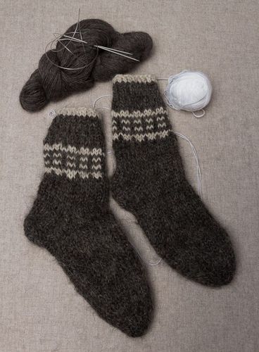 Grey mens woolen socks - MADEheart.com