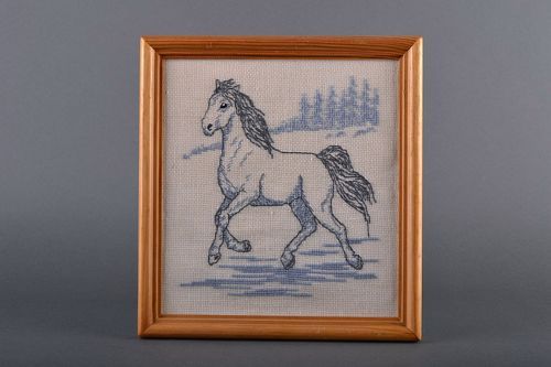 Embroidered painting Running horse - MADEheart.com
