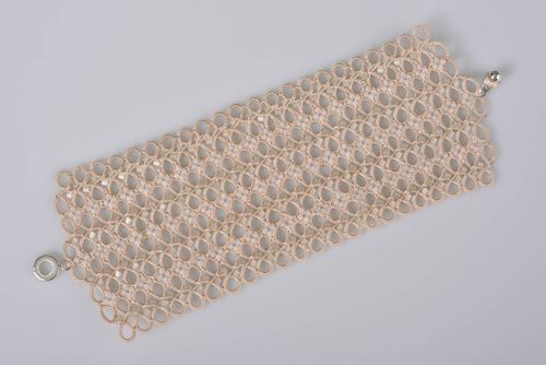 Handgemachter Schmuck breites Damen Armband Accessoire für Frauen beige - MADEheart.com