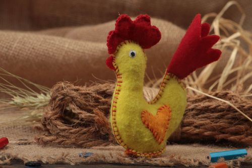Galletto carino fatto a mano pupazzo di peluche giocattolo simpatico da bambini - MADEheart.com