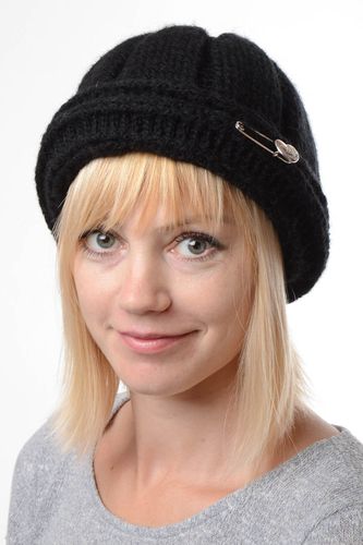 Bonnet tricot fait main Accessoire dhiver tricoté noir Accessoire femme - MADEheart.com