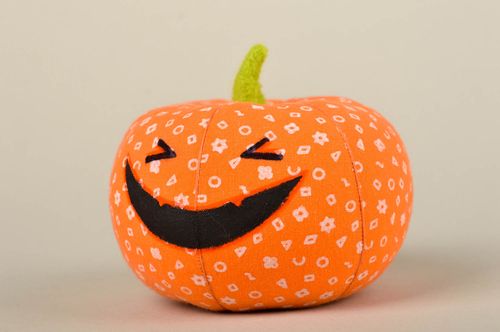 Giocattolo decorativo fatto a mano pupazzo morbido elemento decorativo  - MADEheart.com