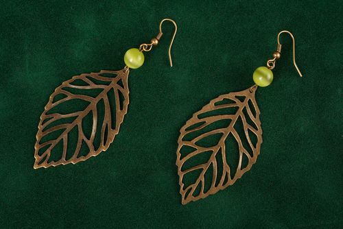 Orecchini di metallo fatti a mano accessorio di occhio di gatto originale - MADEheart.com