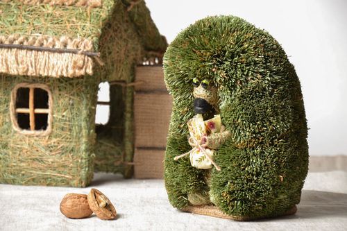 Ouriço da erva florestal  - MADEheart.com