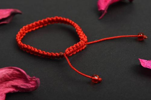 Pulsera de cordón rojo hecha a mano bisutería de moda accesorio para niña  - MADEheart.com
