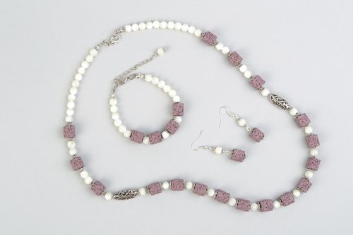 Ensemble de collier bracelet boucles doreilles faites main en pierres - MADEheart.com