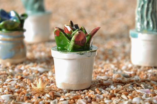 Estatueta de argila artesanal Flor num pote  - MADEheart.com