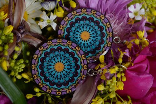 Pendientes de arcilla polimérica artesanales en técnica decoupage oscuros - MADEheart.com