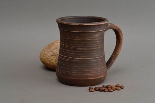 Тёмная чашка ручной работы из глины в гончарной технике для напитков 600 мл - MADEheart.com