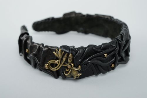 Serre-tête noir en cuir naturel avec base en plastique - MADEheart.com