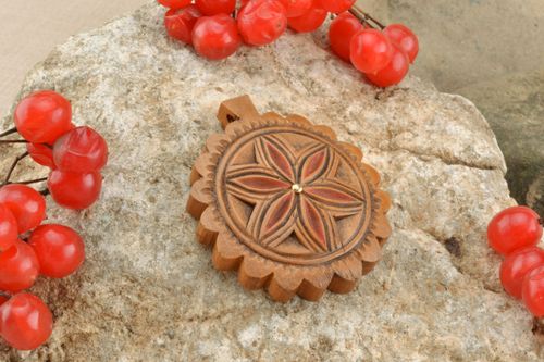 Ciondolo di legno originale fatto a mano pendente etnico accessori donna - MADEheart.com