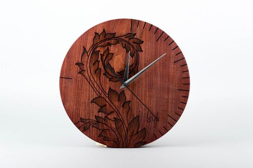Horloge murale fait main Horloge déco rond en bois gravure Accessoire maison - MADEheart.com