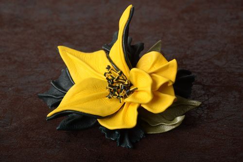 Barrette fleur jaune faite main Pince cheveux grande Accessoire coiffure - MADEheart.com