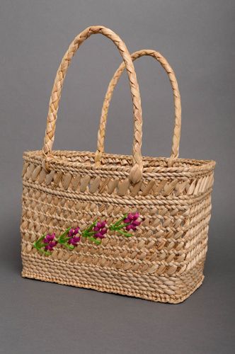 Woven reedmace basket purse - MADEheart.com