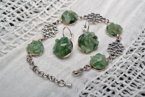 Brincos e pulseira de jade - MADEheart.com