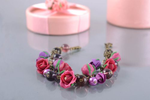 Bracelet fleurs en pâte polymère sur une chaîne métallique fait main design - MADEheart.com