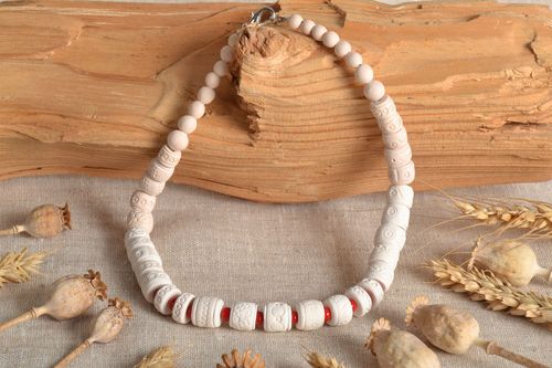 Ceramic bead necklace - MADEheart.com