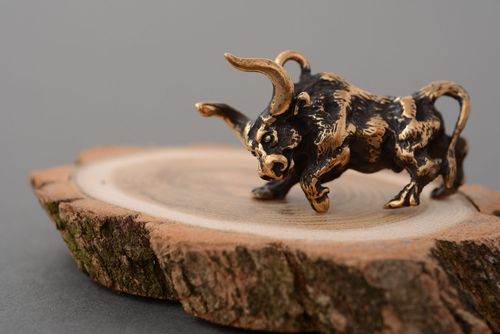Pingente de bronze Touro - MADEheart.com