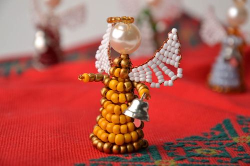Figura de abalorios con forma de angelito - MADEheart.com