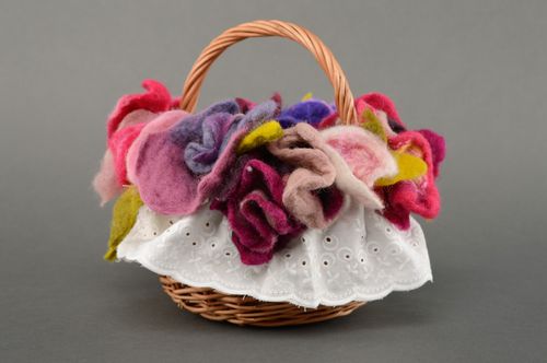 Wicker basket with wool felt flowers - MADEheart.com