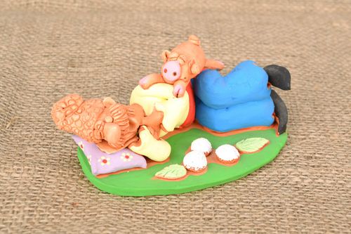 Estatueta de cerâmica Cossaco com um porco - MADEheart.com