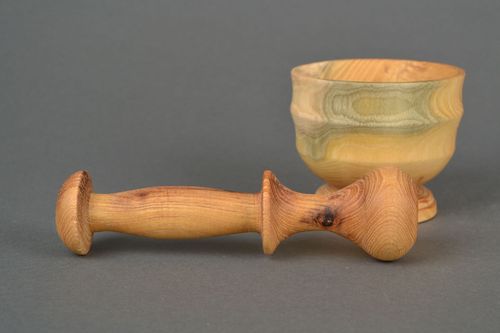 Mörser und Stößel aus Holz - MADEheart.com