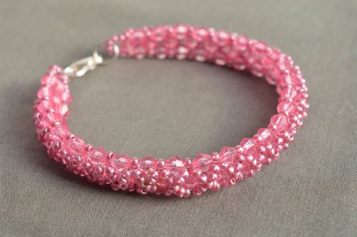 Pulsera de abalorios rosada hecha a mano bisutería de moda accesorio de mujer  - MADEheart.com