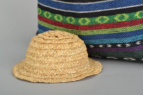 Straw hat for dolls - MADEheart.com