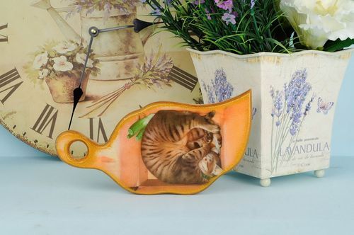 Decoupage chopping board Playful cat - MADEheart.com
