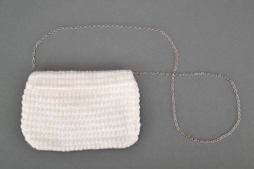 Knitted bag made using acrylic threads - MADEheart.com