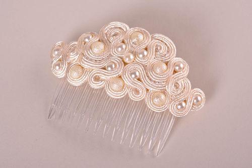 Peineta artesanal blanca con cuentas adorno para el pelo accesorio para peinados - MADEheart.com