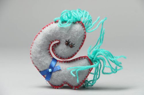 Cavallo carino fatto a mano pupazzo di peluche giocattolo simpatico da bambini - MADEheart.com