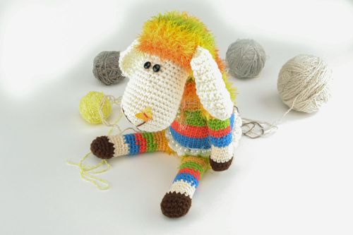 Giocattolo a maglia fatto a mano pupazzo da bambini a forma di pecorella - MADEheart.com