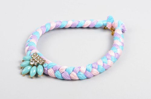 Collier textile Bijou fait main en fils de coton tressage Accessoire femme - MADEheart.com