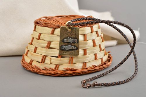 Pendentif en métal fait main accessoire acier inoxydable et laiton avec poissons - MADEheart.com