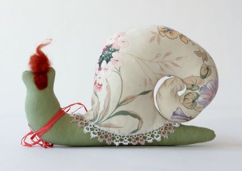 Giocattolo morbido fatto a mano pupazzo da bambini lumaca simpatica e carina - MADEheart.com