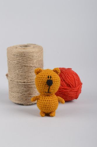 Juguete hecho a mano muñeco artesanal tejido regalo original gatito marrón - MADEheart.com
