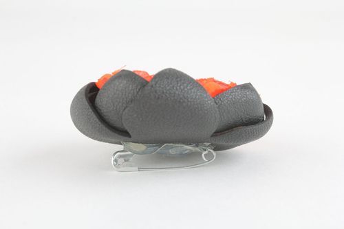 Broche exclusivo em forma da flor  - MADEheart.com