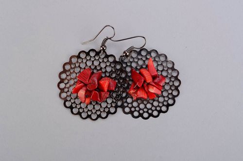 Openwork earrings with coral - MADEheart.com