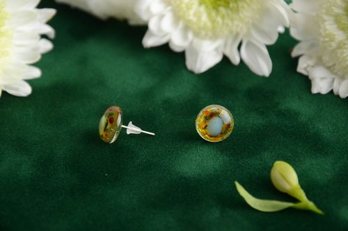 Round-shaped small stud colored glass earrings stylish handmade summer accessory - MADEheart.com
