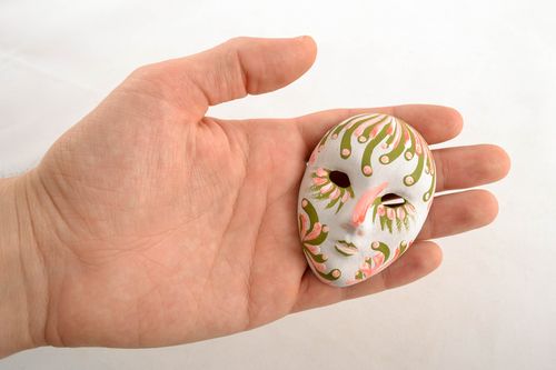 Maschera in argilla fatta a mano elemento decorativo dautore originale - MADEheart.com