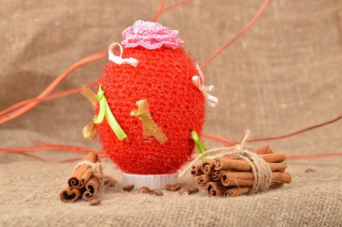 Œuf de Pâques en rouge fait main tricoté de fils acryliques décoration - MADEheart.com