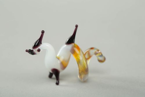 Figura de cristal en técnica de lampwork Dragón blanco - MADEheart.com